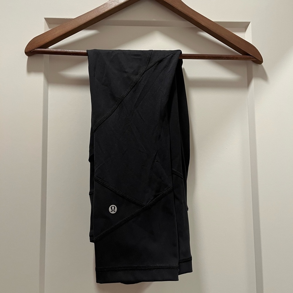 LULULEMON-Black lululemon Capri leggings